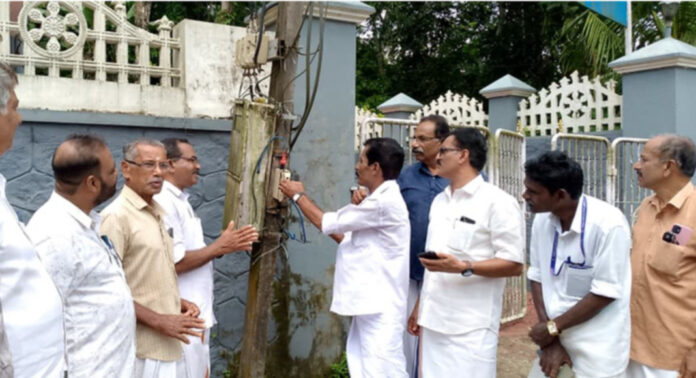 ചെങ്ങറ കുരിശുംമൂട് ജംഗ്ഷൻ – പോളച്ചിറയ്ക്കൽ റോഡിൽ സ്ട്രീറ്റ് ലൈറ്റുകള് സ്ഥാപിച്ചു ചെങ്ങറ കുരിശുംമൂട് ജംഗ്ഷൻ – പോളച്ചിറയ്ക്കൽ റോഡിൽ സ്ട്രീറ്റ് ലൈറ്റുകള് സ്ഥാപിച്ചു