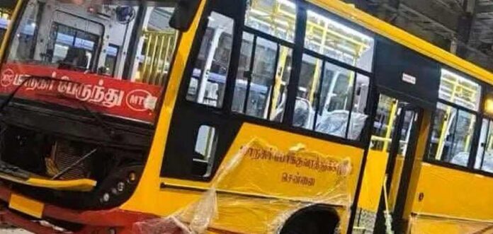 എം.ടി.സി ബസുകളുടെ നിറം വിജയ്യുടെ പാർട്ടി പതാകയ്ക്ക് സമാനമെന്ന് ആക്ഷേപം; വിമർശനവുമായി സോഷ്യൽ മീഡിയ എം.ടി.സി ബസുകളുടെ നിറം വിജയ്യുടെ പാർട്ടി പതാകയ്ക്ക് സമാനമെന്ന് ആക്ഷേപം; വിമർശനവുമായി സോഷ്യൽ മീഡിയ