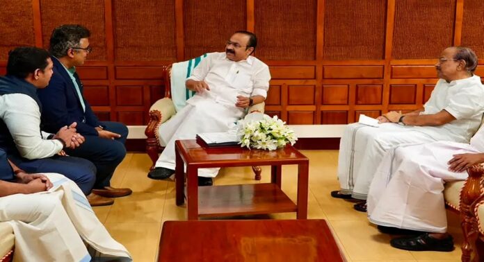 ടാറ്റ കപ്പല് നിര്മാണ ശാലയുമായി ബന്ധപ്പെട്ട് ഭരണ പ്രതിപക്ഷ വാക്പ്പോര് തുടരുന്നു ടാറ്റ കപ്പല് നിര്മാണ ശാലയുമായി ബന്ധപ്പെട്ട് ഭരണ പ്രതിപക്ഷ വാക്പ്പോര് തുടരുന്നു