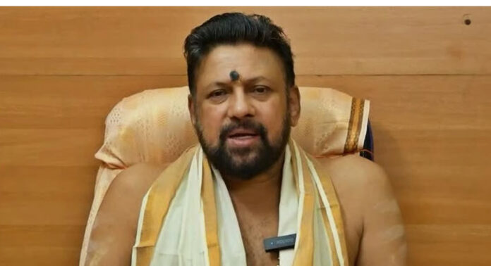 മകനെ തന്ത്രിയാക്കണമെന്ന കണ്ഠര് രാജീവരുടെ ആവശ്യത്തിൽ തീരുമാനം വേണ്ടെന്ന് ദേവസ്വം ബോർഡ് മകനെ തന്ത്രിയാക്കണമെന്ന കണ്ഠര് രാജീവരുടെ ആവശ്യത്തിൽ തീരുമാനം വേണ്ടെന്ന് ദേവസ്വം ബോർഡ്