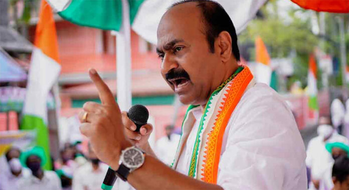 അസാധാരണ സംഭവങ്ങളാണ് രാജ്യത്ത് നടക്കുന്നതെന്ന് മുഖ്യമന്ത്രി വി ഡി സതീശൻ അസാധാരണ സംഭവങ്ങളാണ് രാജ്യത്ത് നടക്കുന്നതെന്ന് മുഖ്യമന്ത്രി വി ഡി സതീശൻ
