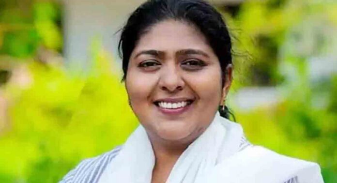വിദ്യാ ബാലകൃഷ്ണന് എംഎല്എയ്ക്ക് മന്ത്രിപദവി വാഗ്ദാനം ചെയ്ത് തട്ടിപ്പ് ശ്രമം ; പ്രതികളെ ഇന്ന് കോഴിക്കോട്ടെത്തിക്കും വിദ്യാ ബാലകൃഷ്ണന് എംഎല്എയ്ക്ക് മന്ത്രിപദവി വാഗ്ദാനം ചെയ്ത് തട്ടിപ്പ് ശ്രമം ; പ്രതികളെ ഇന്ന് കോഴിക്കോട്ടെത്തിക്കും