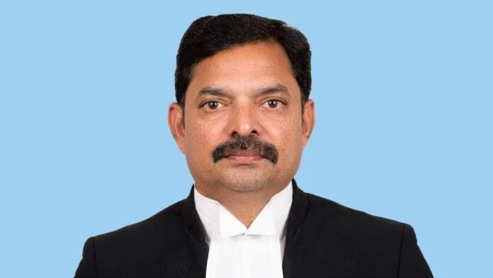 ഹൈക്കോടതി ദേവസ്വം സ്പെഷ്യൽ ജിപിയായി കെ ആർ സുനിൽ നിയമിതനായി ഹൈക്കോടതി ദേവസ്വം സ്പെഷ്യൽ ജിപിയായി കെ ആർ സുനിൽ നിയമിതനായി