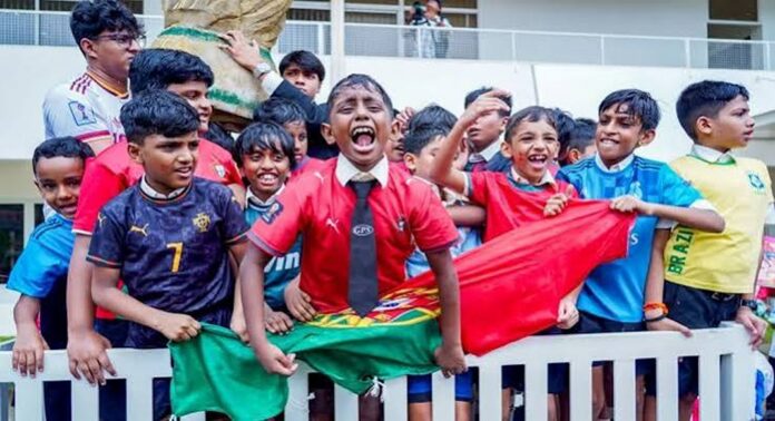 ലോകകപ്പ് ഫൈനലിന്റെ ഭാഗമായി സ്കൂളുകള്ക്ക് അവധി പ്രഖ്യാപിച്ചതിന് പിന്നാലെ പ്രതികരണവുമായി സോഷ്യല് മീഡിയ ലോകകപ്പ് ഫൈനലിന്റെ ഭാഗമായി സ്കൂളുകള്ക്ക് അവധി പ്രഖ്യാപിച്ചതിന് പിന്നാലെ പ്രതികരണവുമായി സോഷ്യല് മീഡിയ
