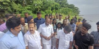 തോട്ടപ്പള്ളി സ്പിൽവേയിൽ അടിയന്തര സന്ദർശനം നടത്തി മന്ത്രിമാരായ എം ലിജുവും രമേശ് ചെന്നിത്തലയും