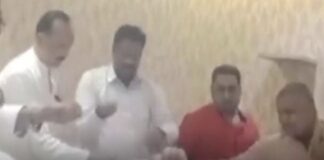 കമ്മീഷൻ തുക തുല്യമായി പങ്കുവെക്കണം; ഗംഗാജലത്തിൽ തൊട്ട് സത്യപ്രതിജ്ഞ ചെയ്ത് യു.പിയിലെ കൗൺസിലർമാർ
