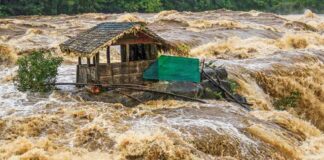 കനത്ത മഴയിൽ അതിരപ്പിള്ളിയും ചാർപ്പയും നിറഞ്ഞൊഴുകുന്നു