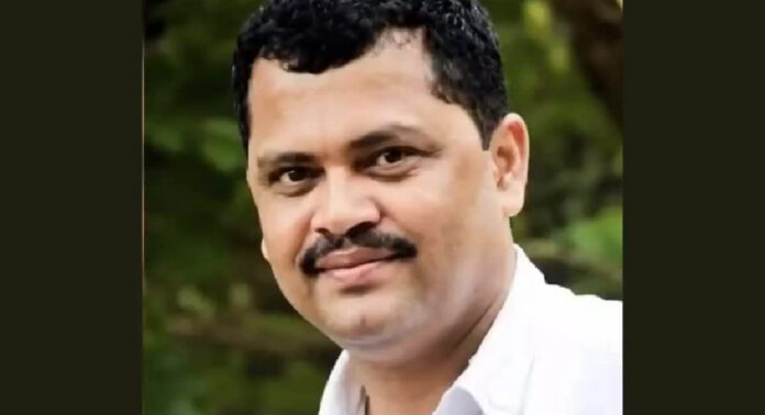 കർണാടകയിൽ കോൺഗ്രസ് നേതാവിനെ പട്ടാപ്പകൽ വെടിവെച്ചു കൊന്നു കർണാടകയിൽ കോൺഗ്രസ് നേതാവിനെ പട്ടാപ്പകൽ വെടിവെച്ചു കൊന്നു