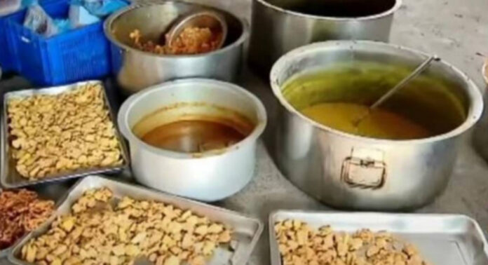 കർണാടകയിലെ അഞ്ച് മെഡിക്കൽ കോളേജ് ഹോസ്റ്റലുകളിൽ പഴകിയ ഭക്ഷണ സാധനങ്ങൾ പിടിച്ചു കർണാടകയിലെ അഞ്ച് മെഡിക്കൽ കോളേജ് ഹോസ്റ്റലുകളിൽ പഴകിയ ഭക്ഷണ സാധനങ്ങൾ പിടിച്ചു