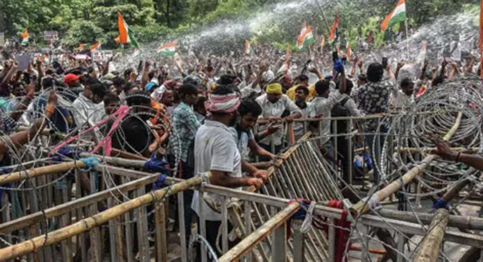 ജാര്ഖണ്ഡ് പരീക്ഷാ തട്ടിപ്പ് ; വിദ്യാർത്ഥി പ്രതിഷേധം തുടരുന്നു ജാര്ഖണ്ഡ് പരീക്ഷാ തട്ടിപ്പ് ; വിദ്യാർത്ഥി പ്രതിഷേധം തുടരുന്നു