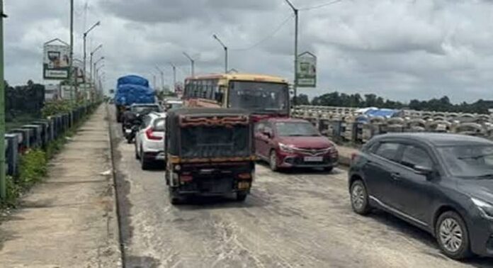 കർക്കടക വാവ് : കാലടി പാലത്തിൽ 11ന് ഗതാഗത നിയന്ത്രണമില്ല കർക്കടക വാവ് : കാലടി പാലത്തിൽ 11ന് ഗതാഗത നിയന്ത്രണമില്ല