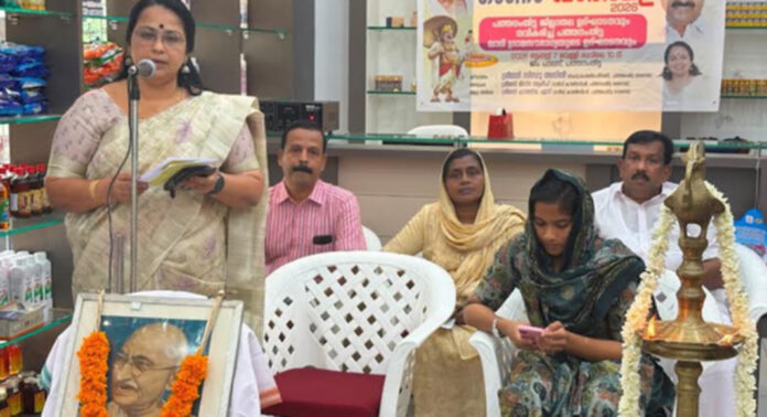 ജില്ലാതല ഓണം ഖാദി മേളയും നവീകരിച്ച ഖാദി ഷോറൂമിന്റെ ഉദ്ഘാടനവും നടന്നു ജില്ലാതല ഓണം ഖാദി മേളയും നവീകരിച്ച ഖാദി ഷോറൂമിന്റെ ഉദ്ഘാടനവും നടന്നു