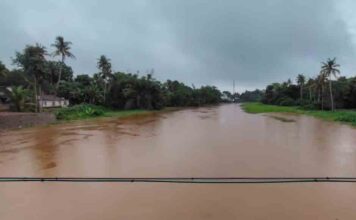 കുട്ടനാടും അപ്പർകുട്ടനാടും പൂർണമായും വെള്ളത്തിൽ മുങ്ങി ; ആലപ്പുഴയിൽ 21 ദുരിതാശ്വാസ ക്യാമ്പുകൾ
