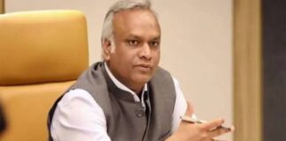 പേപ്പറോ ടെലിപ്രോംറ്ററോ നോക്കാതെ വന്ദേമാതരം ആലപിക്കാൻ ബിജെപി നേതാക്കളെ വെല്ലുവിളിച്ച് കർണാടക ആഭ്യന്തര മന്ത്രി പ്രിയങ്ക് ഖാർഗെ