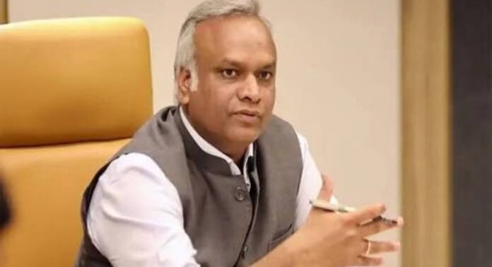 ‘ലാത്തിച്ചാർജ് ഉണ്ടാവുന്നതുവരെ പ്രതിഷേധിക്കട്ടെ’ ; ഉദ്യോഗാർഥികളെ പരിഹസിച്ച് കർണാടക ആഭ്യന്തര മന്ത്രി ‘ലാത്തിച്ചാർജ് ഉണ്ടാവുന്നതുവരെ പ്രതിഷേധിക്കട്ടെ’ ; ഉദ്യോഗാർഥികളെ പരിഹസിച്ച് കർണാടക ആഭ്യന്തര മന്ത്രി