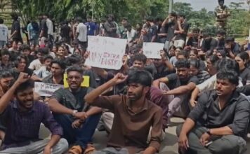 സേ പരീക്ഷ ഫീസ് കുറച്ചു, വിദ്യാർഥികളുടെ ആവശ്യങ്ങൾ അംഗീകരിച്ച് കോതമംഗലം എം എ കോളജ് ; പ്രതിഷേധം തുടർന്ന് വിദ്യാർഥികൾ