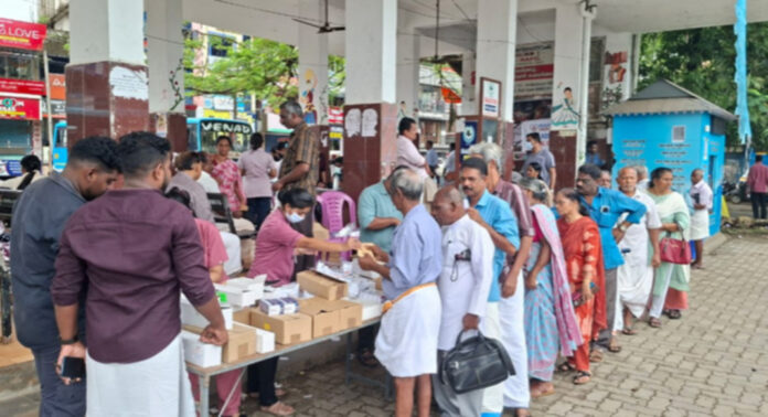 റാന്നിയിലെ പ്രളയബാധിത പ്രദേശങ്ങളില് സി.പി.എം മെഡിക്കല് ക്യാമ്പ് നടത്തി റാന്നിയിലെ പ്രളയബാധിത പ്രദേശങ്ങളില് സി.പി.എം മെഡിക്കല് ക്യാമ്പ് നടത്തി