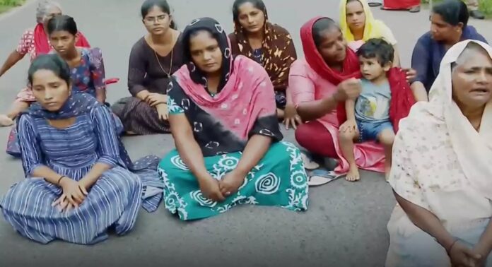 ഒടുവിൽ സ്കൂബാ സംഘം എത്തി ; മുതലപ്പൊഴിയിൽ ബോട്ട് മറിഞ്ഞ് കാണാതായ ഷിജിനായുള്ള തെരച്ചിൽ ഊർജ്ജിതം ഒടുവിൽ സ്കൂബാ സംഘം എത്തി ; മുതലപ്പൊഴിയിൽ ബോട്ട് മറിഞ്ഞ് കാണാതായ ഷിജിനായുള്ള തെരച്ചിൽ ഊർജ്ജിതം