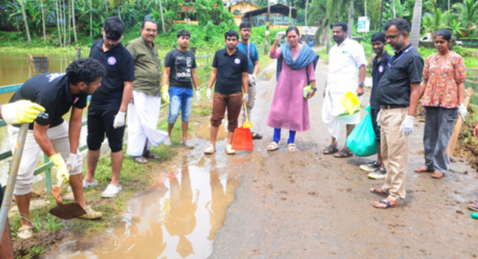 കോന്നിയില് മഹാ ശുചീകരണ യജ്ഞത്തിന് തുടക്കം കുറിച്ചു കോന്നിയില് മഹാ ശുചീകരണ യജ്ഞത്തിന് തുടക്കം കുറിച്ചു