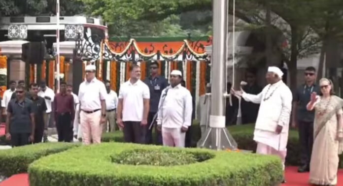 സോണിയ ഗാന്ധിക്കെതിരായ പരാതി ; കേസെടുക്കുന്നതിൽ നിയമോപദേശം തേടി ഡൽഹി പോലീസ് സോണിയ ഗാന്ധിക്കെതിരായ പരാതി ; കേസെടുക്കുന്നതിൽ നിയമോപദേശം തേടി ഡൽഹി പോലീസ്