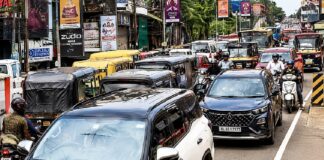 കോഴിക്കോട് നഗരത്തിൽ കർശന ഗതാഗത നിയന്ത്രണം ; ഓഗസ്റ്റ് 31 വരെ പാർക്കിങ്ങിന് നിരോധനം