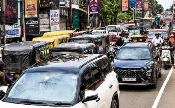 കോഴിക്കോട് നഗരത്തിൽ കർശന ഗതാഗത നിയന്ത്രണം ; ഓഗസ്റ്റ് 31 വരെ പാർക്കിങ്ങിന് നിരോധനം