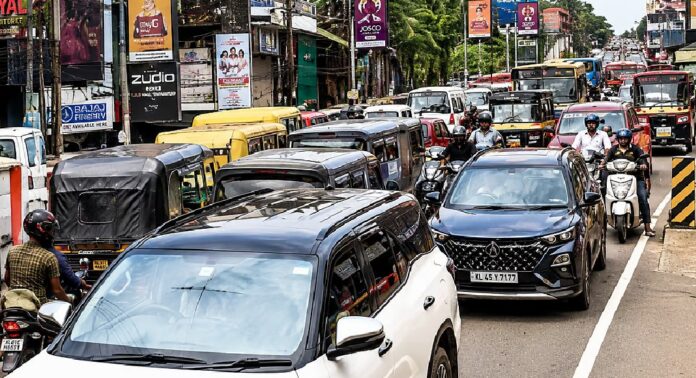 കോഴിക്കോട് നഗരത്തിൽ കർശന ഗതാഗത നിയന്ത്രണം ; ഓഗസ്റ്റ് 31 വരെ പാർക്കിങ്ങിന് നിരോധനം കോഴിക്കോട് നഗരത്തിൽ കർശന ഗതാഗത നിയന്ത്രണം ; ഓഗസ്റ്റ് 31 വരെ പാർക്കിങ്ങിന് നിരോധനം