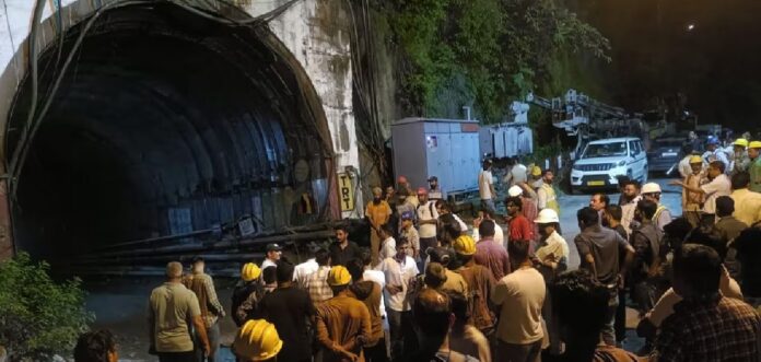 ഉത്തരാഖണ്ഡിൽ വീണ്ടും ദുരന്തം; ചമോലിയിൽ മണ്ണിടിച്ചിലിൽ തുരങ്കം തകർന്ന് ആറ് തൊഴിലാളികൾ കുടുങ്ങിക്കിടക്കുന്നു ഉത്തരാഖണ്ഡിൽ വീണ്ടും ദുരന്തം; ചമോലിയിൽ മണ്ണിടിച്ചിലിൽ തുരങ്കം തകർന്ന് ആറ് തൊഴിലാളികൾ കുടുങ്ങിക്കിടക്കുന്നു