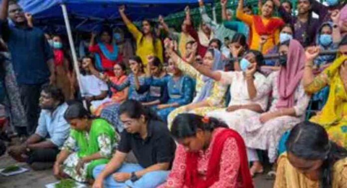 ചർച്ച ഫലം കണ്ടു ; എൽപിഎസ്ടി റാങ്ക് ഹോൾഡേഴ്സിന്റെ സമരം പിൻവലിച്ചു ചർച്ച ഫലം കണ്ടു ; എൽപിഎസ്ടി റാങ്ക് ഹോൾഡേഴ്സിന്റെ സമരം പിൻവലിച്ചു