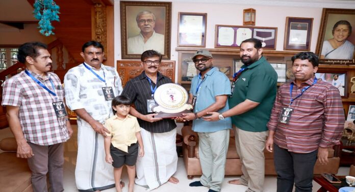 ക്യാപ്റ്റൻ രാജു പുരസ്കാരം നടൻ വിജയരാഘവന് നൽകി ക്യാപ്റ്റൻ രാജു പുരസ്കാരം നടൻ വിജയരാഘവന് നൽകി