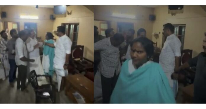 ചിറയിന്കീഴിൽ രമ്യ ഹരിദാസ് എംഎൽഎയും കോൺഗ്രസ് പ്രവർത്തകരും തമ്മിൽ കയ്യാങ്കളി ചിറയിന്കീഴിൽ രമ്യ ഹരിദാസ് എംഎൽഎയും കോൺഗ്രസ് പ്രവർത്തകരും തമ്മിൽ കയ്യാങ്കളി