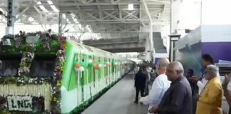 രാജ്യത്തെ ആദ്യ എൽഎൻജി ട്രെയിൻ സർവീസ് തുടങ്ങി