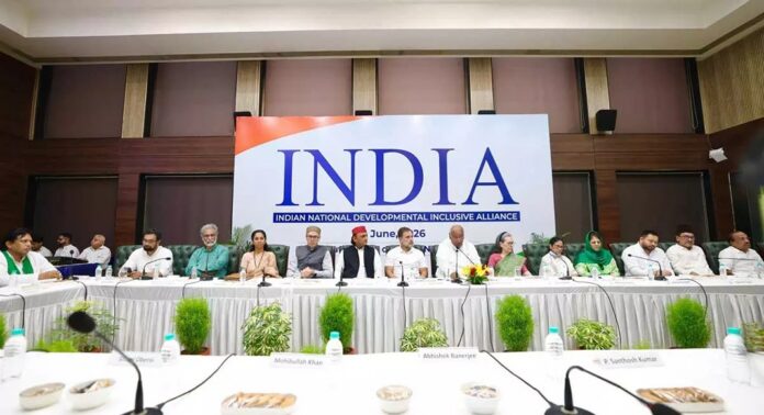 ഗ്യാനേഷ് കുമാറിനെതിരെ പ്രതിഷേധം കടുപ്പിച്ച് ഇന്ത്യ സഖ്യം ഗ്യാനേഷ് കുമാറിനെതിരെ പ്രതിഷേധം കടുപ്പിച്ച് ഇന്ത്യ സഖ്യം