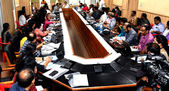 പകര്ച്ചവ്യാധി പ്രതിരോധം ഫീൽഡ്തല പ്രവർത്തനം ശക്തിപ്പെടുത്തണം ; മന്ത്രി കെ.മുരളീധരന് പകര്ച്ചവ്യാധി പ്രതിരോധം ഫീൽഡ്തല പ്രവർത്തനം ശക്തിപ്പെടുത്തണം ; മന്ത്രി കെ.മുരളീധരന്