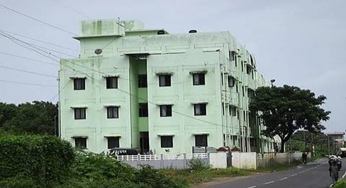 മുണ്ടംവേലിയിലെ ലൈഫ് മിഷൻ ഫ്ലാറ്റ് നിർമാണത്തിലെ ഗുരുതരമായ അപാകതകളും ക്രമക്കേടുകളും വിജിലൻസ് അന്വേഷിക്കും മുണ്ടംവേലിയിലെ ലൈഫ് മിഷൻ ഫ്ലാറ്റ് നിർമാണത്തിലെ ഗുരുതരമായ അപാകതകളും ക്രമക്കേടുകളും വിജിലൻസ് അന്വേഷിക്കും