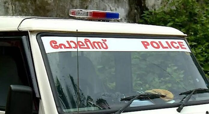 പരവൂരിൽ പുരുഷന്റേതെന്ന് സംശയിക്കുന്ന മൃതദേഹാവശിഷ്ടങ്ങൾ കണ്ടെത്തി പരവൂരിൽ പുരുഷന്റേതെന്ന് സംശയിക്കുന്ന മൃതദേഹാവശിഷ്ടങ്ങൾ കണ്ടെത്തി