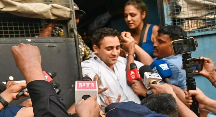 മുംബൈയിൽ സംഘടിപ്പിച്ച പ്രതിഷേധങ്ങൾക്കിടെ ബോളിവുഡ് നടൻ ഇമ്രാൻ ഖാൻ അടക്കം നാനൂറിലധികം പേരെ പോലീസ് കസ്റ്റഡിയിൽ മുംബൈയിൽ സംഘടിപ്പിച്ച പ്രതിഷേധങ്ങൾക്കിടെ ബോളിവുഡ് നടൻ ഇമ്രാൻ ഖാൻ അടക്കം നാനൂറിലധികം പേരെ പോലീസ് കസ്റ്റഡിയിൽ