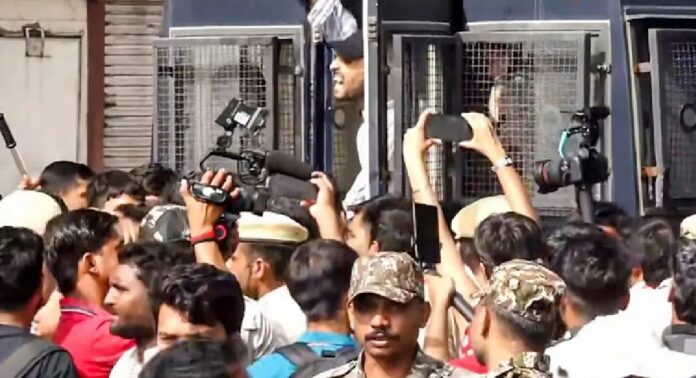 ഡൽഹി പോലീസിന്റെ നരനായാട്ടിൽ എൻഎസ്യു പ്രവർത്തകർക്ക് പരിക്ക് ഡൽഹി പോലീസിന്റെ നരനായാട്ടിൽ എൻഎസ്യു പ്രവർത്തകർക്ക് പരിക്ക്