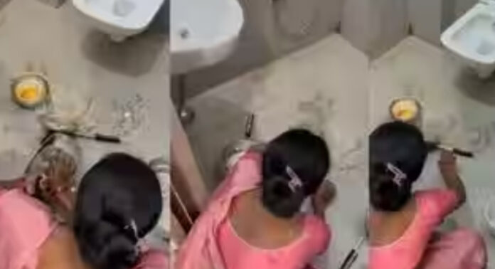 ഛത്തീസ്ഗഡിൽ പലഹാരക്കടയിൽ ടോയ്ലറ്റിനുള്ളിൽ പാത്രങ്ങൾ കഴുകുന്ന ദൃശ്യങ്ങൾ പുറത്തുവന്നതിന് പിന്നാലെ ഭക്ഷ്യസുരക്ഷാ വകുപ്പ് പരിശോധന നടത്തി ഛത്തീസ്ഗഡിൽ പലഹാരക്കടയിൽ ടോയ്ലറ്റിനുള്ളിൽ പാത്രങ്ങൾ കഴുകുന്ന ദൃശ്യങ്ങൾ പുറത്തുവന്നതിന് പിന്നാലെ ഭക്ഷ്യസുരക്ഷാ വകുപ്പ് പരിശോധന നടത്തി