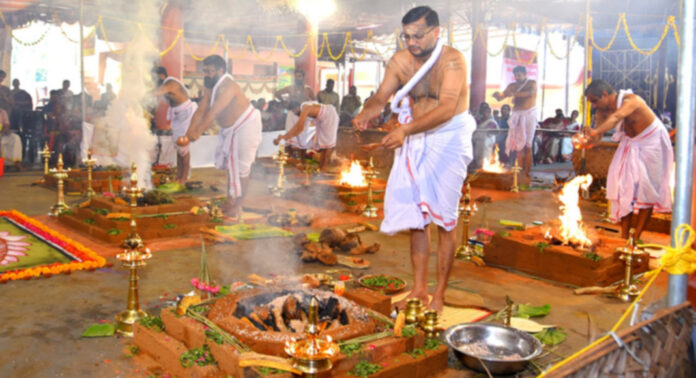 അംബായാഗത്തിൽ മഹാഗണപതി ഹവനവും മഹാമൃത്യുഞ്ജയ ഹോമവും നടന്നു അംബായാഗത്തിൽ മഹാഗണപതി ഹവനവും മഹാമൃത്യുഞ്ജയ ഹോമവും നടന്നു