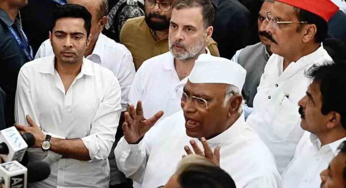 ഗ്യാനേഷ് കുമാറിനെതിരായ പ്രതിഷേധം ശക്തമാക്കാൻ തുടർസമരങ്ങൾ നടത്താൻ ഇന്ത്യസഖ്യം ഗ്യാനേഷ് കുമാറിനെതിരായ പ്രതിഷേധം ശക്തമാക്കാൻ തുടർസമരങ്ങൾ നടത്താൻ ഇന്ത്യസഖ്യം