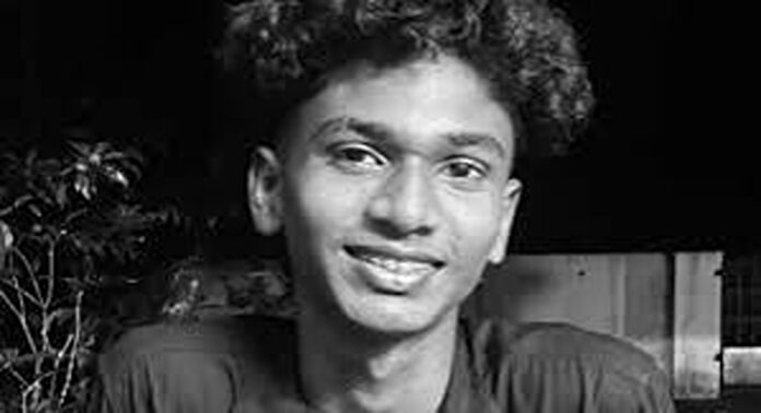 കൊടുങ്ങല്ലൂരിലെ പോലീസ് കള്ളക്കേസിൽ കുടുക്കിയതിന് പിന്നാലെ 18 കാരൻ ആത്മഹത്യ ചെയ്തെന്ന കുടുംബത്തിന്റെ ആരോപണത്തിൽ വഴിത്തിരിവ് കൊടുങ്ങല്ലൂരിലെ പോലീസ് കള്ളക്കേസിൽ കുടുക്കിയതിന് പിന്നാലെ 18 കാരൻ ആത്മഹത്യ ചെയ്തെന്ന കുടുംബത്തിന്റെ ആരോപണത്തിൽ വഴിത്തിരിവ്