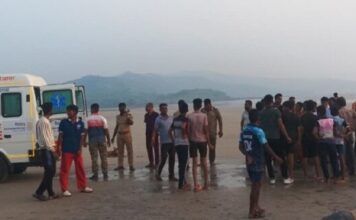 മഹാരാഷ്ട്രയിലെ ബീച്ചിൽ വിനോദസഞ്ചാരത്തിനെത്തിയ 8 വിദ്യാർഥികൾ കടലിൽ മുങ്ങിമരിച്ചു
