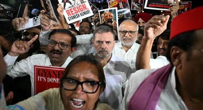 ഗ്യാനേഷ് കുമാറിന്റെ രാജി ആവശ്യപ്പെട്ടും വോട്ട് ചോരിക്കെതിരെയും നാളെ രാജ്യതലസ്ഥാനത്ത് പ്രതിഷേധത്തിന് ആഹ്വാനം ചെയ്ത് പ്രതിപക്ഷ നേതാവ് രാഹുൽ ഗാന്ധി ഗ്യാനേഷ് കുമാറിന്റെ രാജി ആവശ്യപ്പെട്ടും വോട്ട് ചോരിക്കെതിരെയും നാളെ രാജ്യതലസ്ഥാനത്ത് പ്രതിഷേധത്തിന് ആഹ്വാനം ചെയ്ത് പ്രതിപക്ഷ നേതാവ് രാഹുൽ ഗാന്ധി